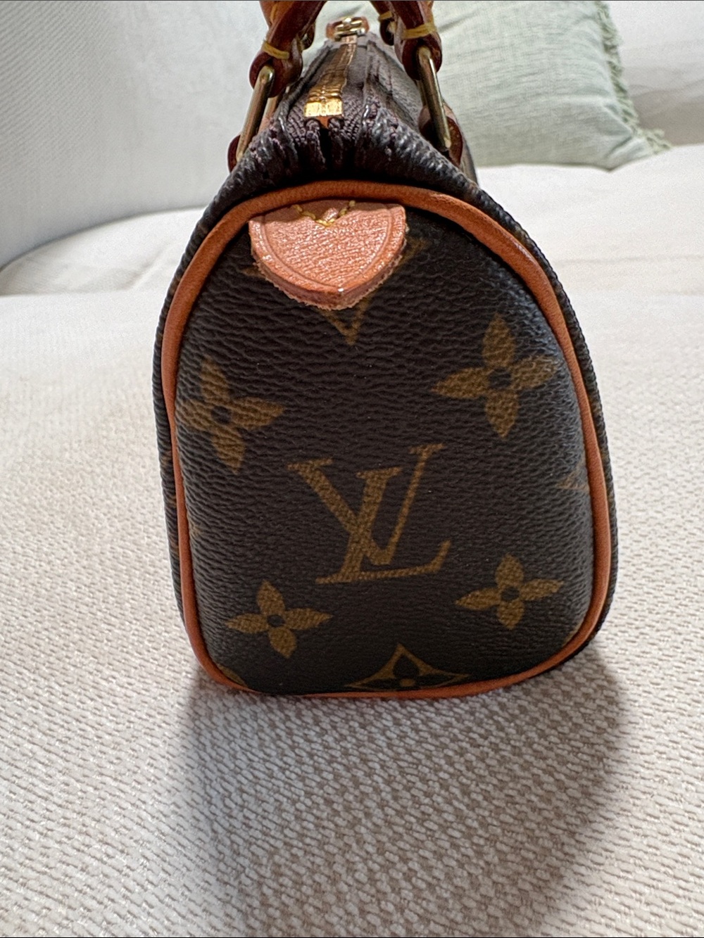 Authentic Louis Vuitton Mini Speedy
This is the mini, not the nano. 🤗
No strap - Picture 9 of 13